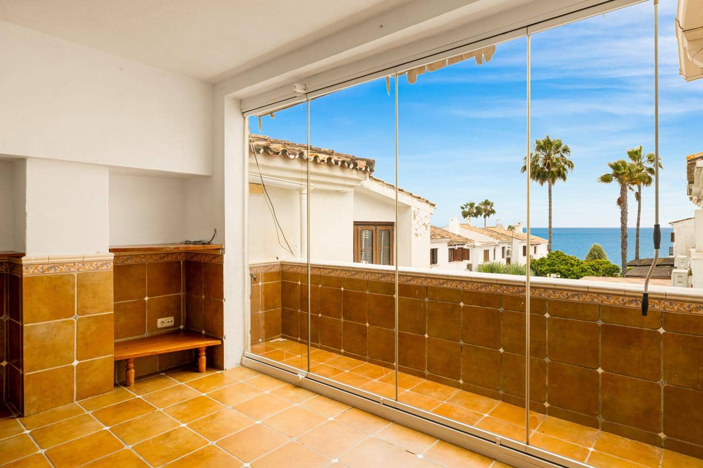 2 bedroom Villa for sale in Estepona with pool garage - € 495,000 (Ref: 9100219)