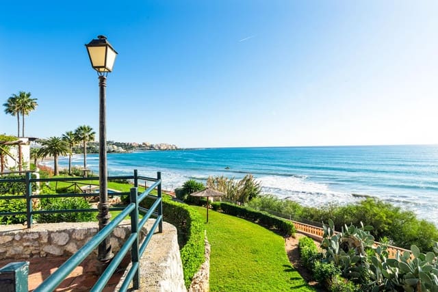 2 quarto Moradia para venda em Guadalobón, Estepona com piscina garagem - 495 000 € (Ref: 9100219)