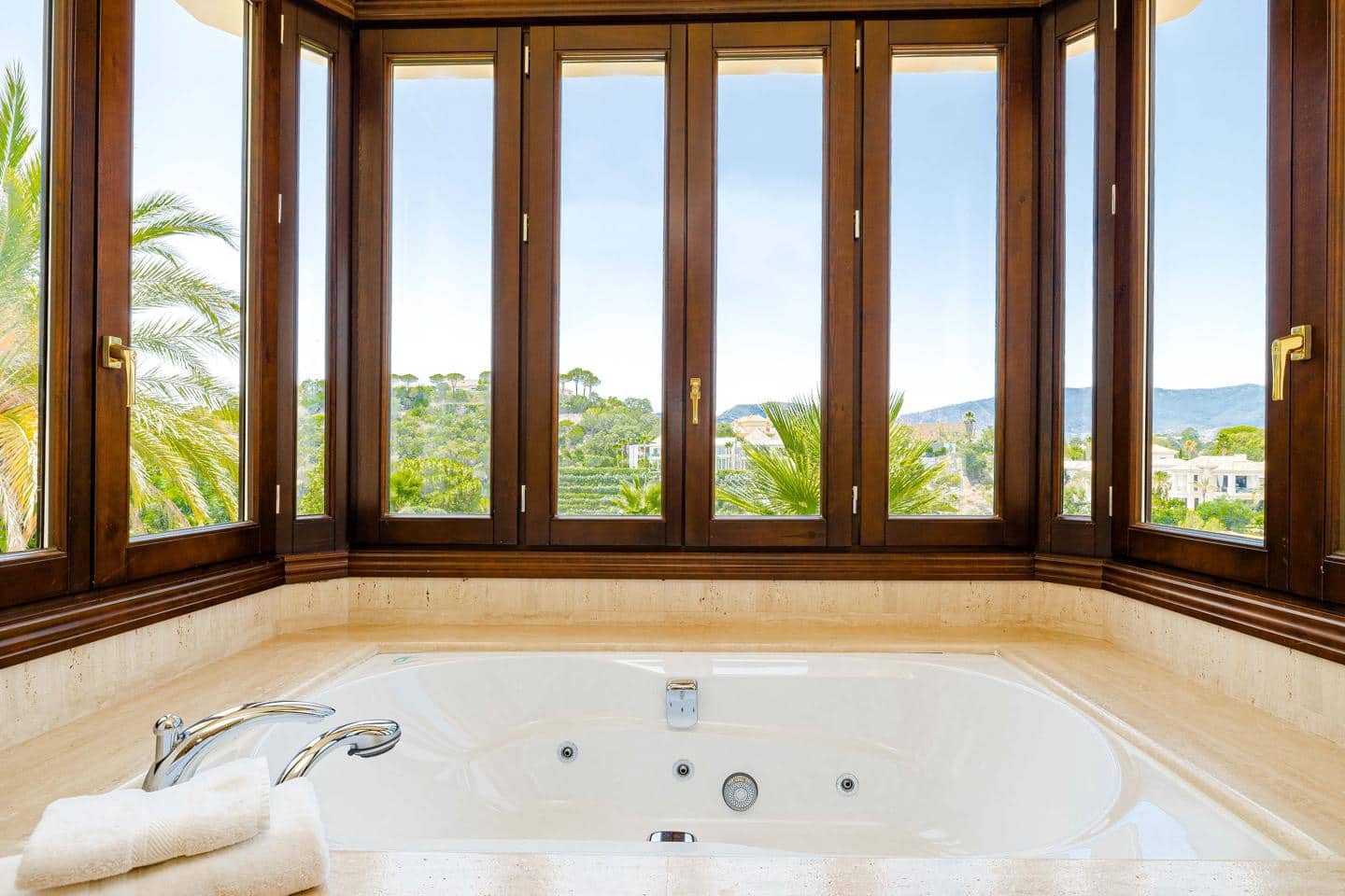 7 soverom Villa til salgs i Benahavis med svømmebasseng garasje - € 6 250 000 (Ref: 9100220)