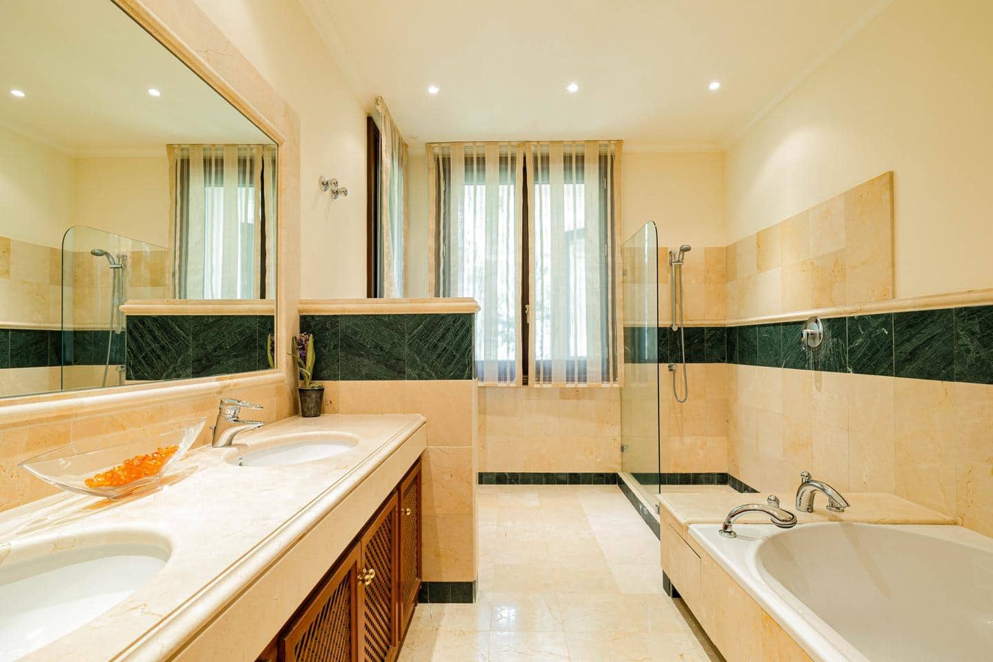 7 soverom Villa til salgs i Benahavis med svømmebasseng garasje - € 6 250 000 (Ref: 9100220)