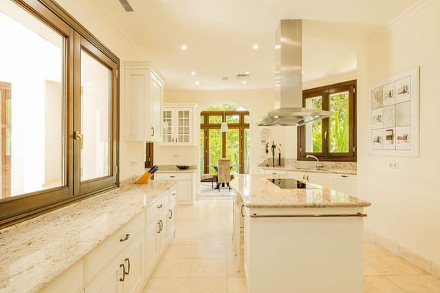 7 soverom Villa til salgs i La Zagaleta - El Madroñal, Benahavís med svømmebasseng garasje - € 6 250 000 (Ref: 9100220)