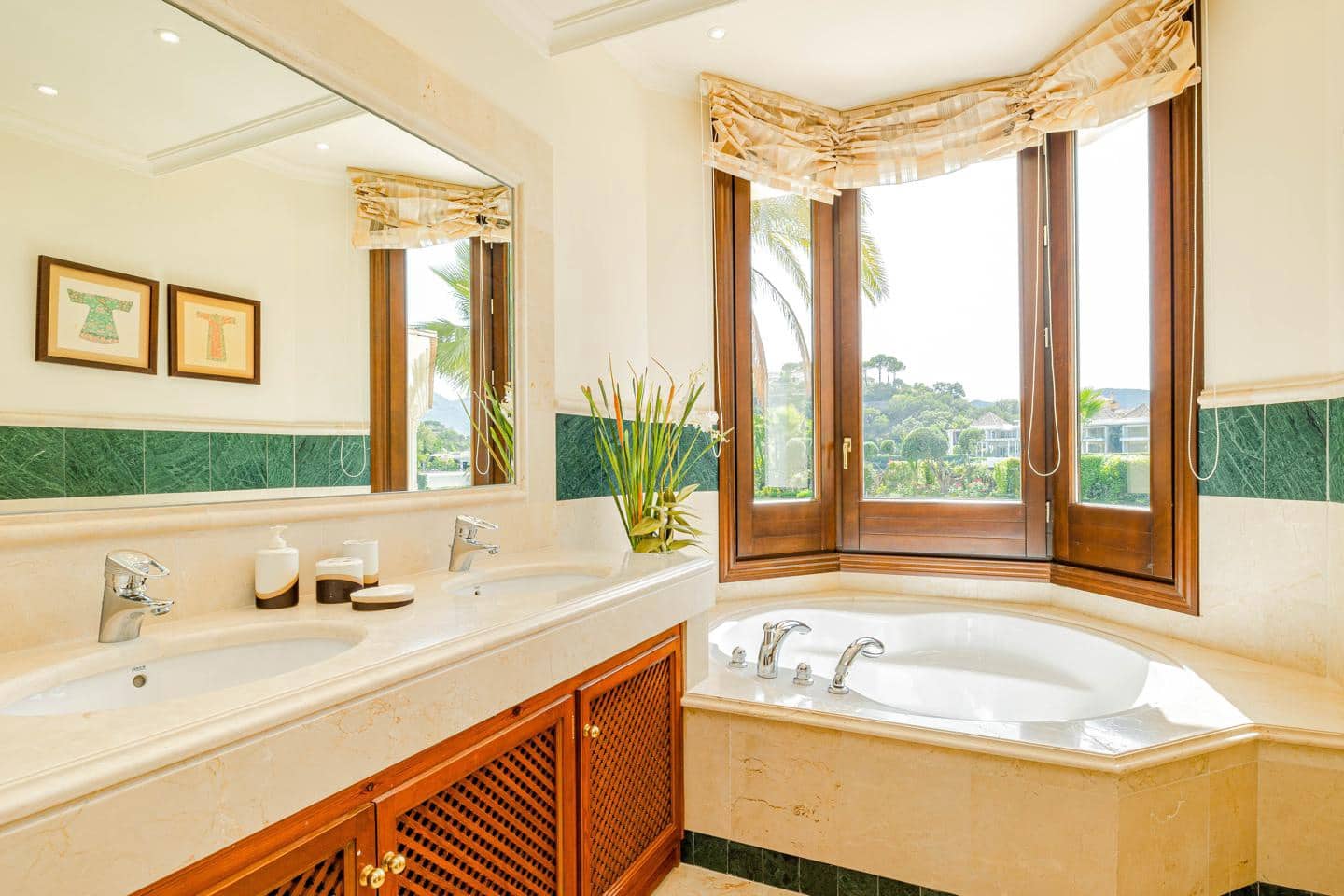 7 soverom Villa til salgs i Benahavis med svømmebasseng garasje - € 6 250 000 (Ref: 9100220)