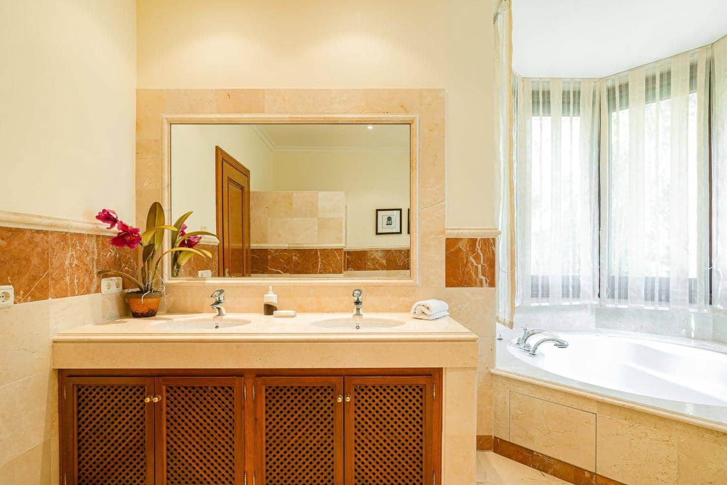 7 soverom Villa til salgs i Benahavis med svømmebasseng garasje - € 6 250 000 (Ref: 9100220)