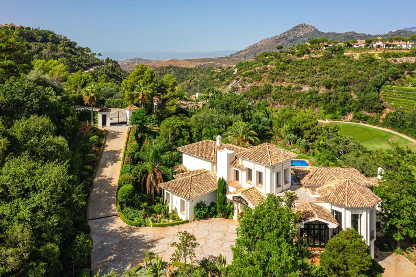 7 soverom Villa til salgs i Benahavis med svømmebasseng garasje - € 6 250 000 (Ref: 9100220)