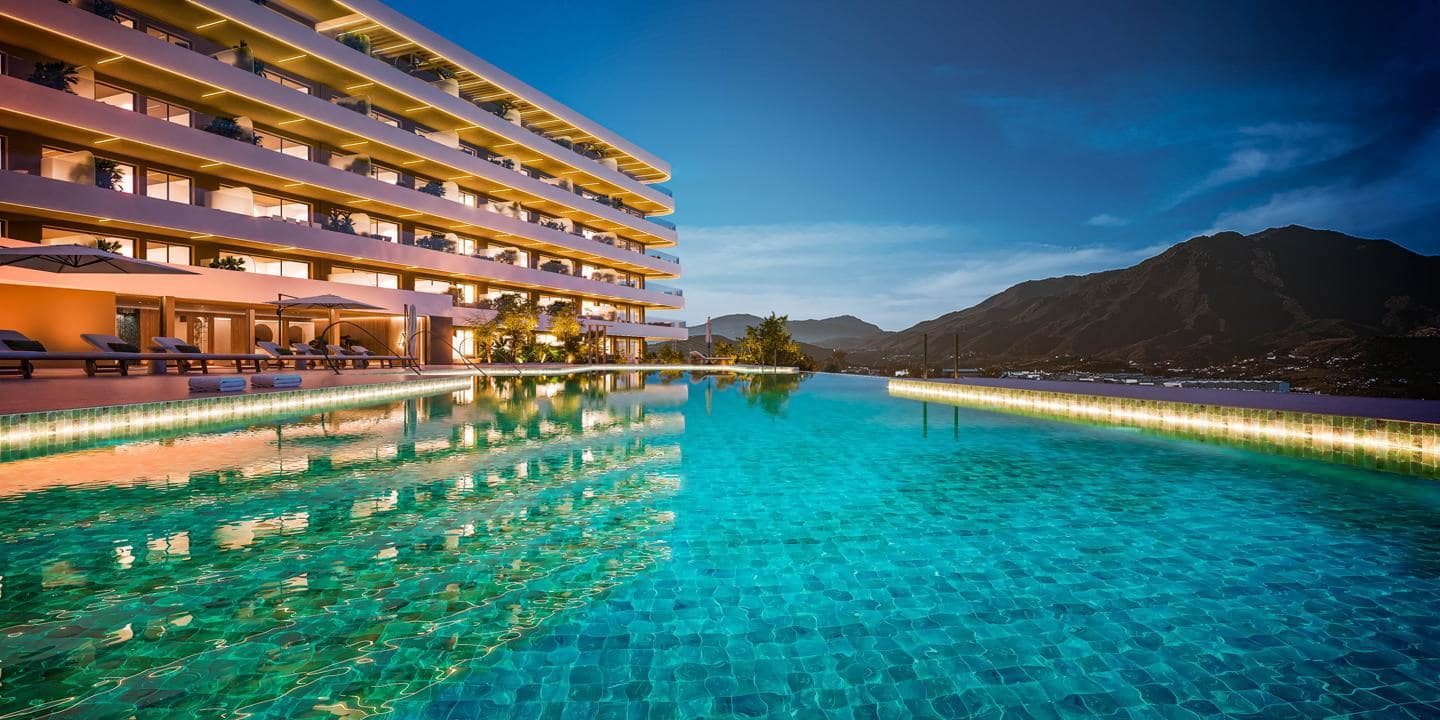 Piso de 2 habitaciones en Estepona en venta con piscina garaje - 870.000 € (Ref: 9181880)