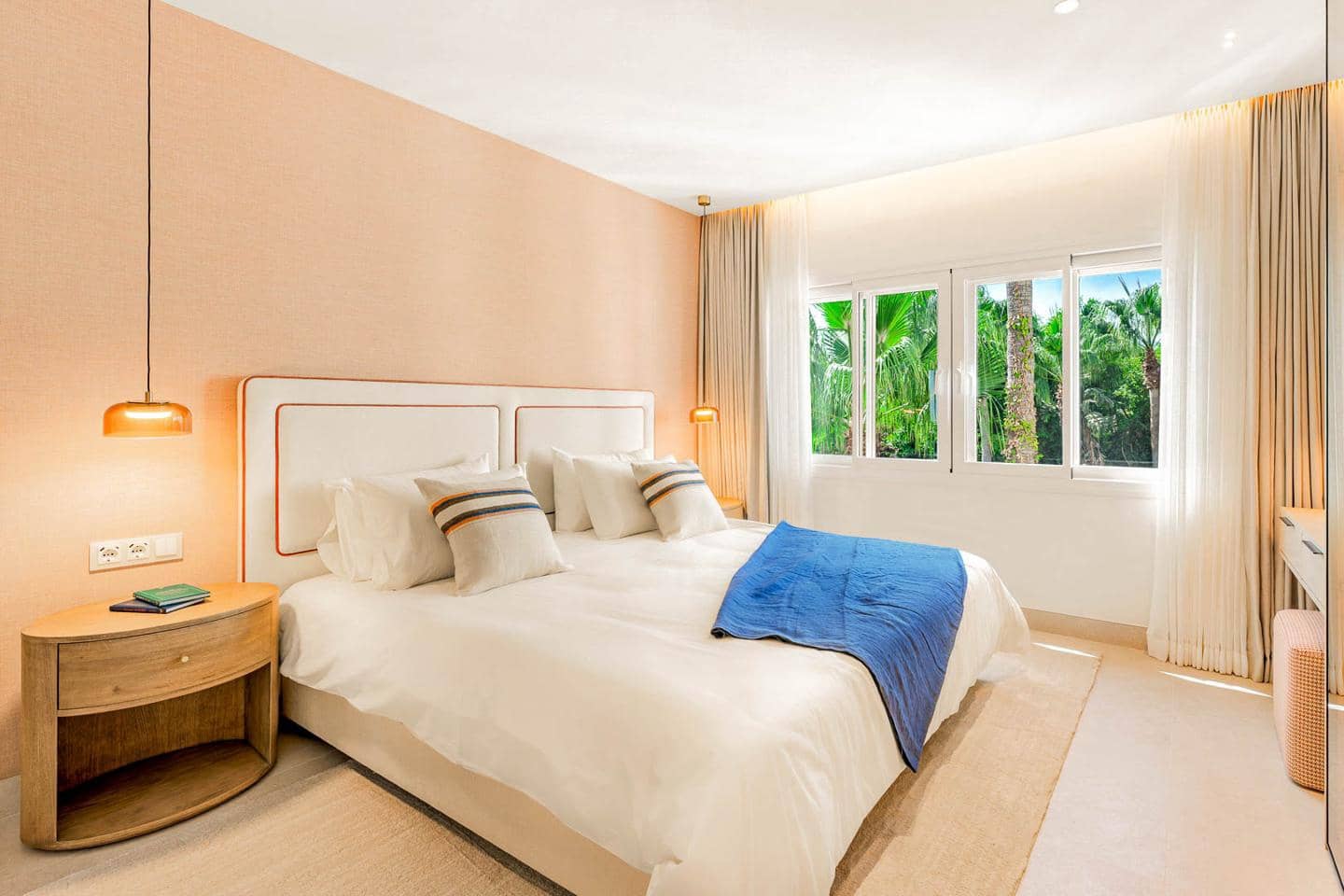 3 makuuhuone Asunto myytävänä paikassa New Golden Mile mukana uima-altaan 
autotalli - 2 995 000 € (Ref: 9207844)