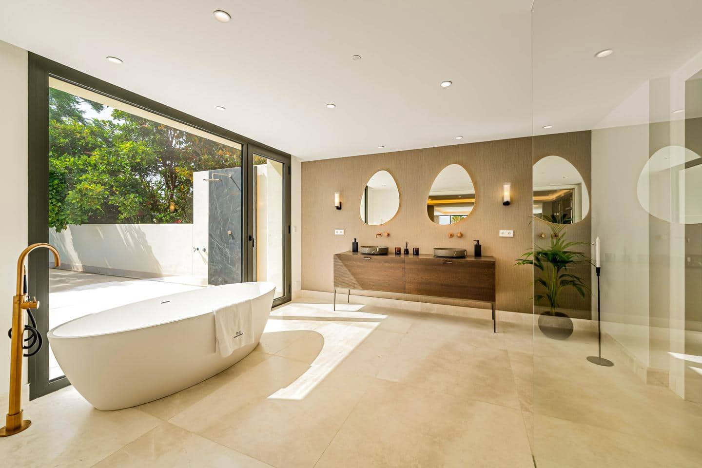 5 slaapkamer Villa te koop in Marbella met zwembad garage - € 7.800.000 (Ref: 9230182)