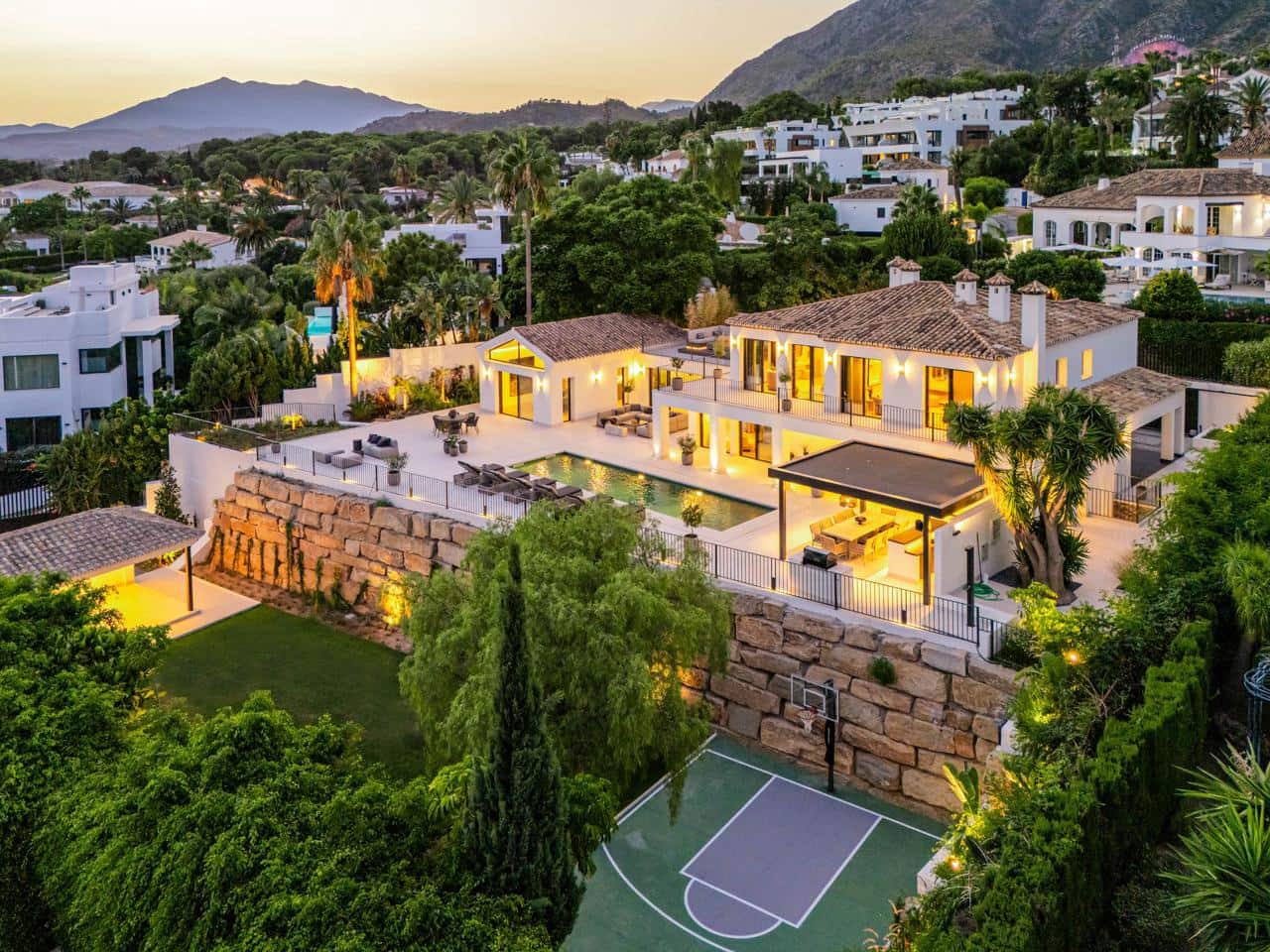 5 slaapkamer Villa te koop in Marbella met zwembad garage - € 7.800.000 (Ref: 9230182)