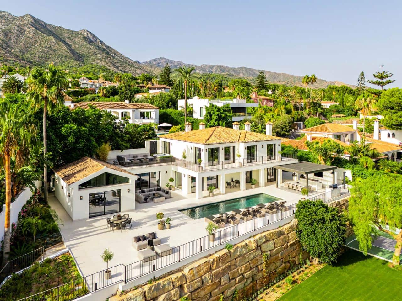 5 slaapkamer Villa te koop in Marbella met zwembad garage - € 7.800.000 (Ref: 9230182)