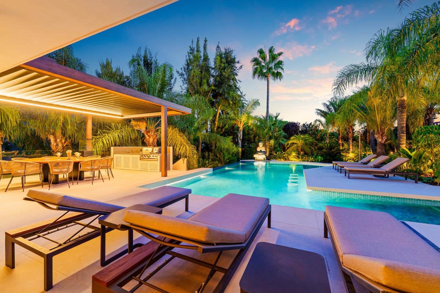 Chalet de 5 habitaciones en Marbella en venta con piscina garaje - 5.875.000 € (Ref: 9247858)