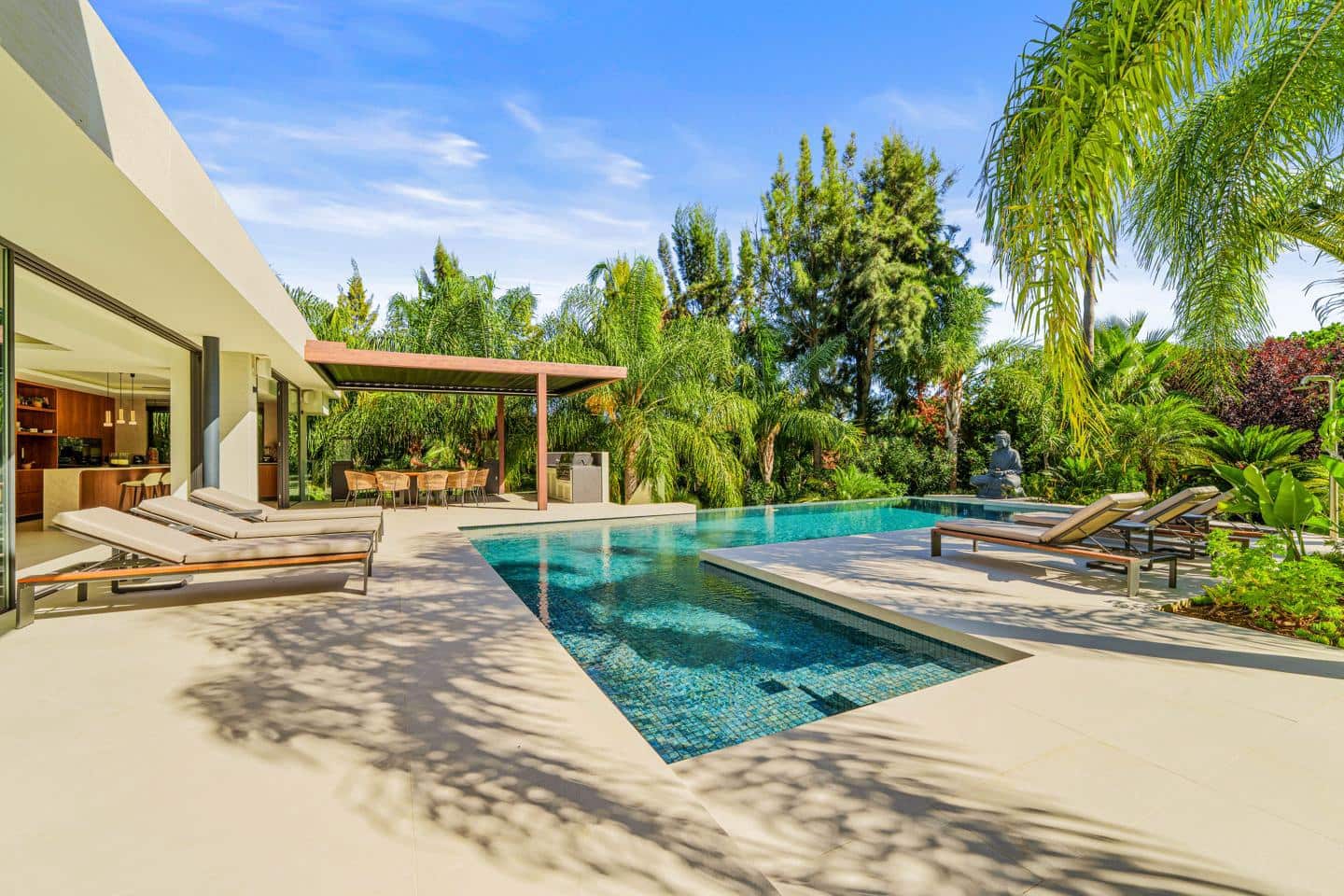 Chalet de 5 habitaciones en Marbella en venta con piscina garaje - 5.875.000 € (Ref: 9247858)