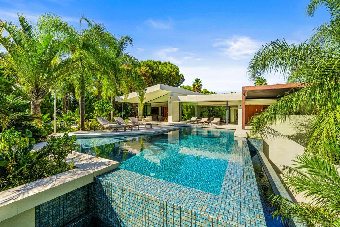 Chalet de 5 habitaciones en Marbella en venta con piscina garaje - 5.875.000 € (Ref: 9247858)