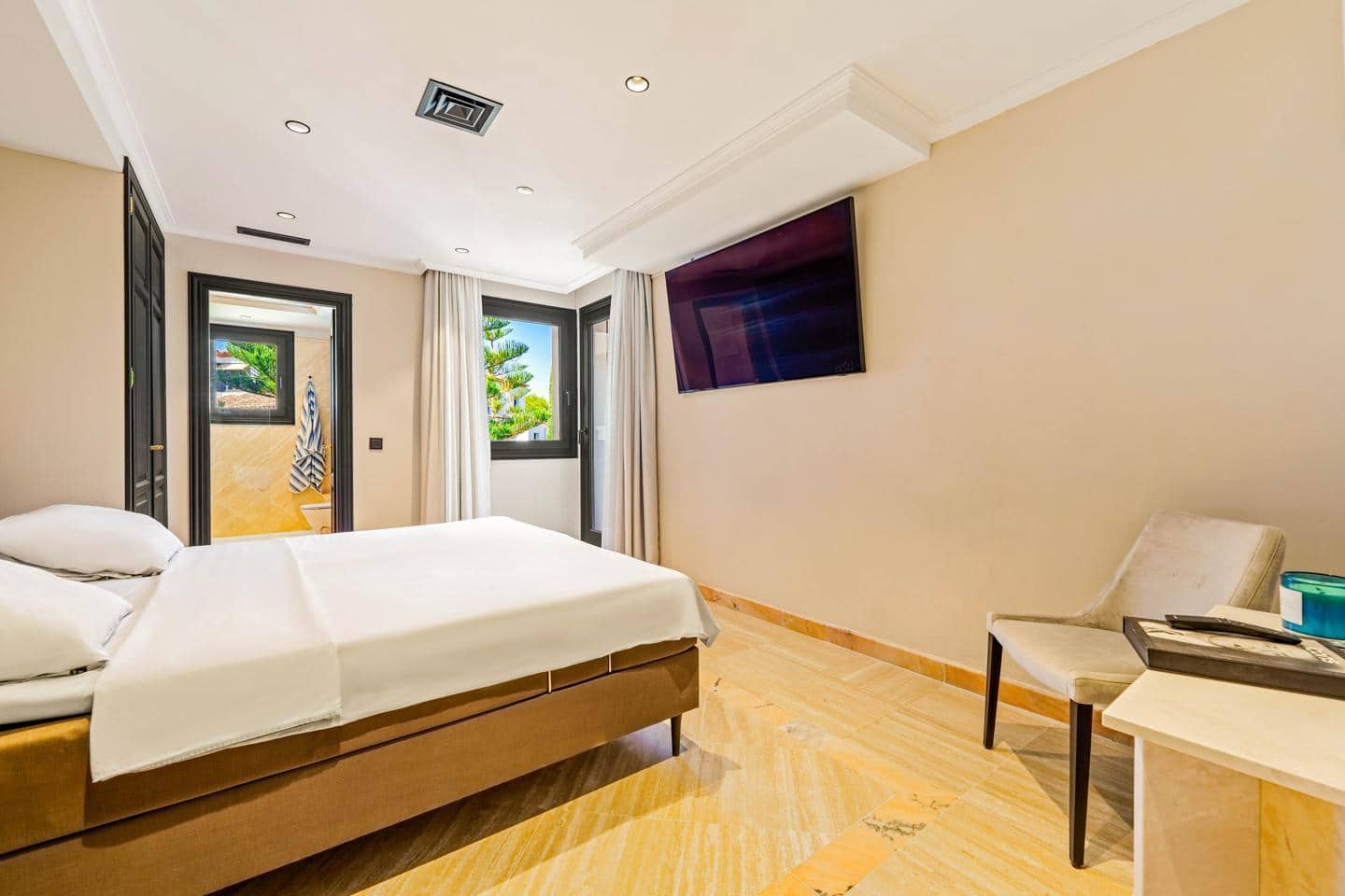 Piso de 4 habitaciones en Marbella en venta con piscina garaje - 3.695.000 € (Ref: 9247900)