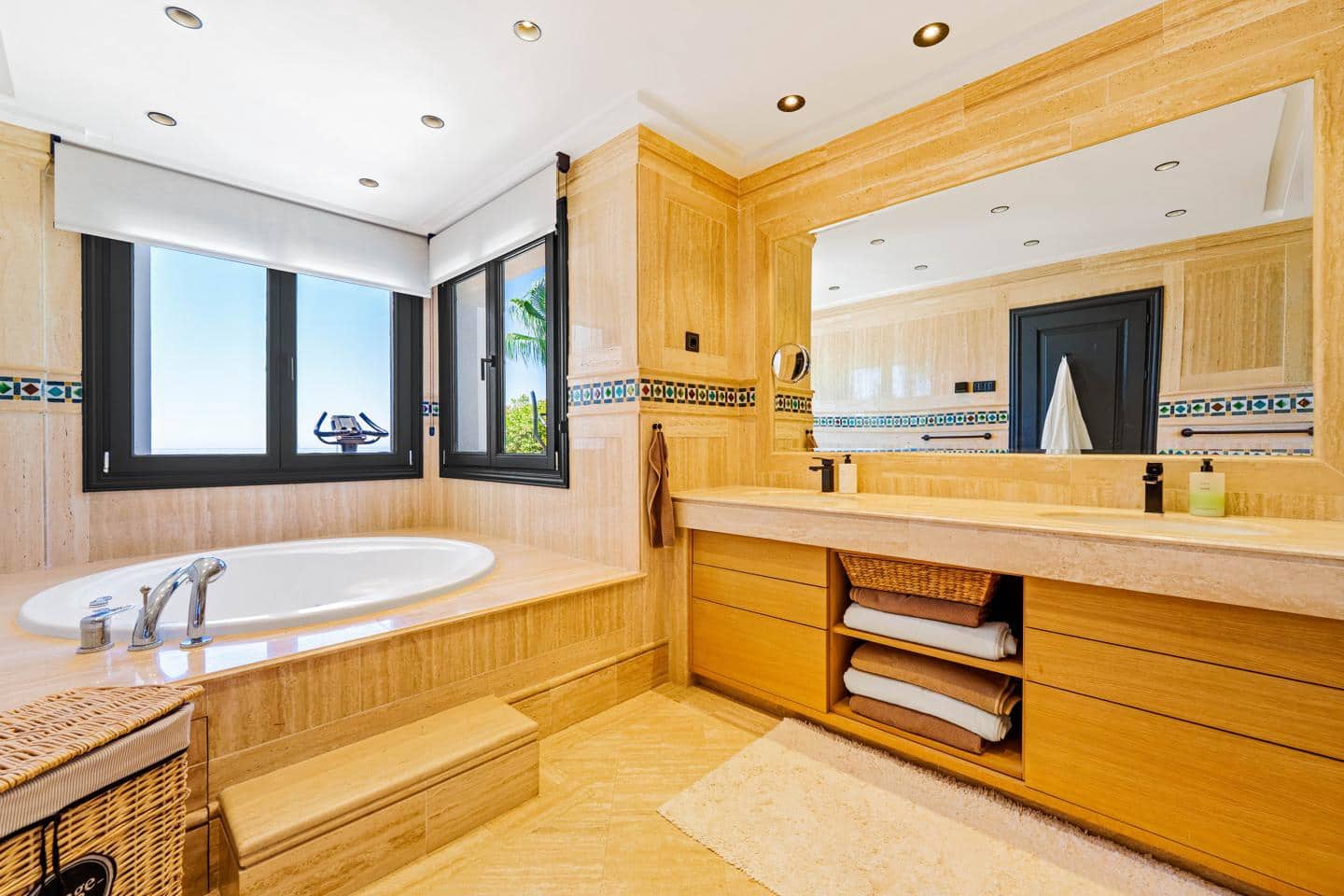 Piso de 4 habitaciones en Marbella en venta con piscina garaje - 3.695.000 € (Ref: 9247900)