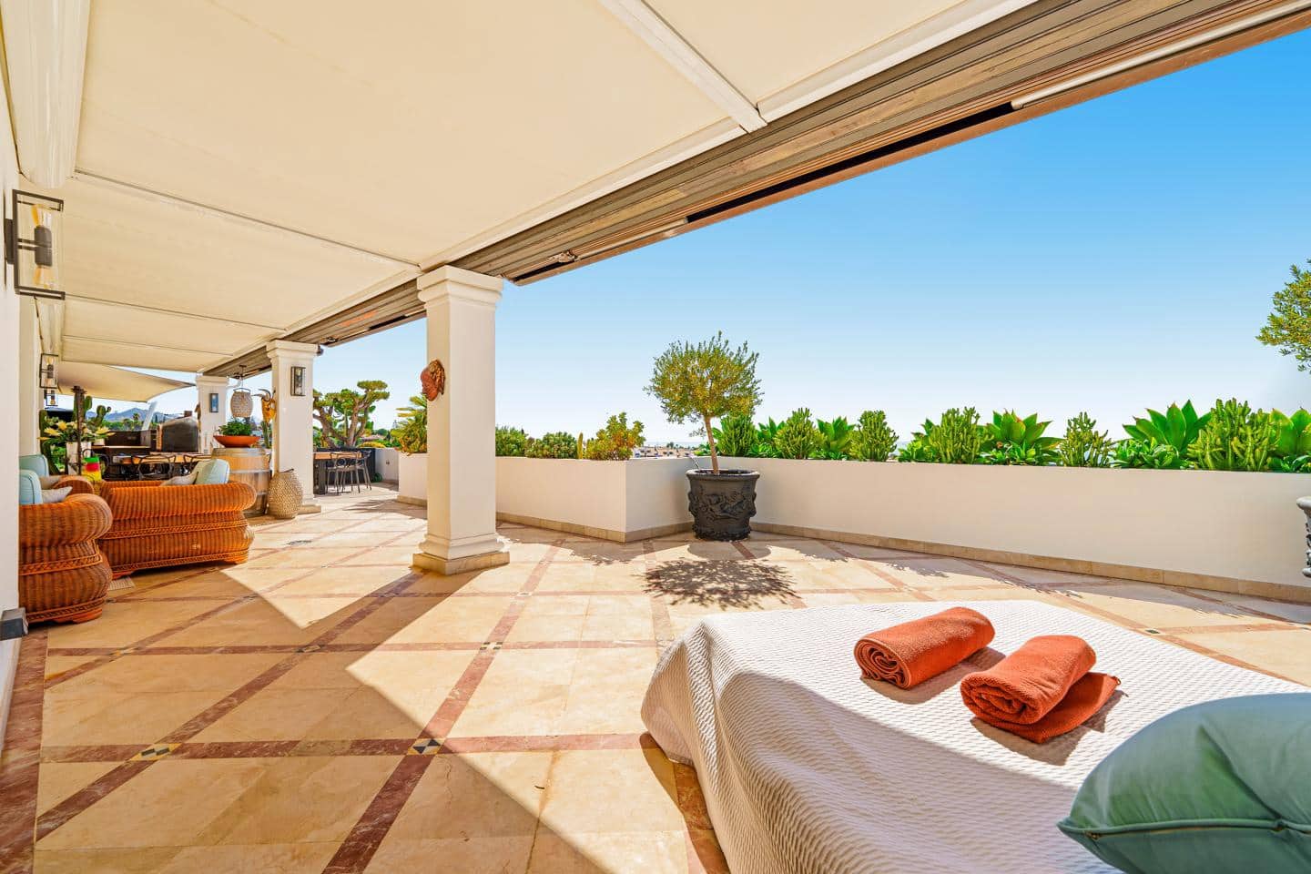 Piso de 4 habitaciones en Marbella en venta con piscina garaje - 3.695.000 € (Ref: 9247900)