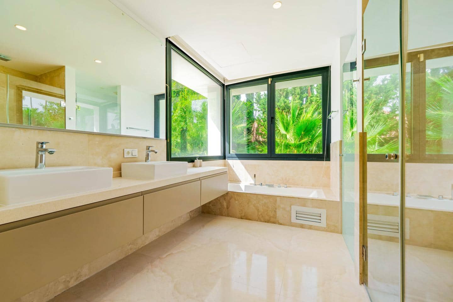 5 slaapkamer Villa te koop in Marbella met zwembad garage - € 4.995.000 (Ref: 9255944)