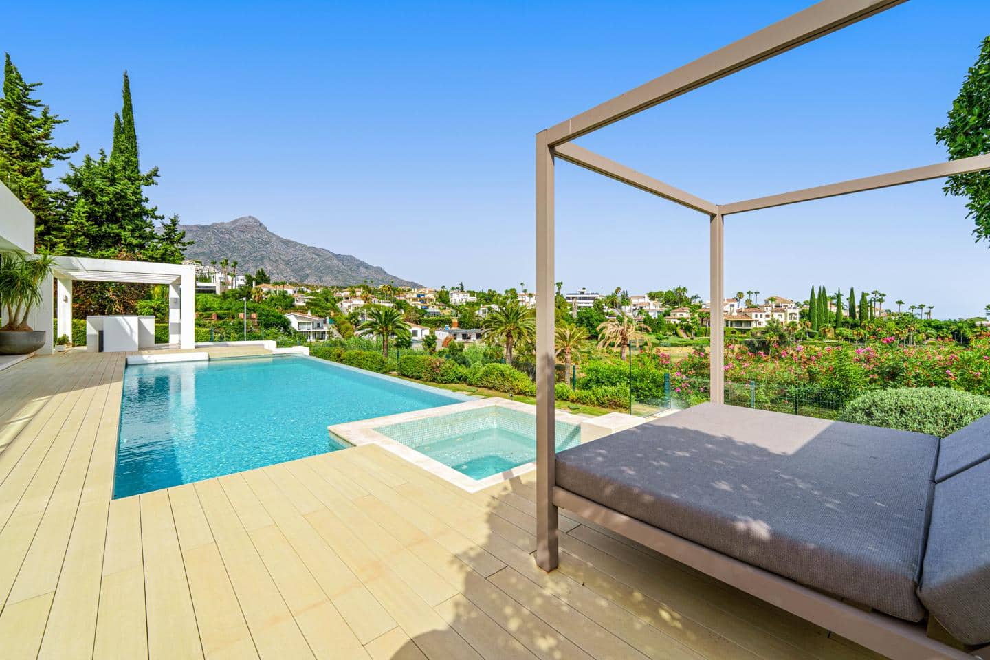 5 slaapkamer Villa te koop in Marbella met zwembad garage - € 4.995.000 (Ref: 9255944)