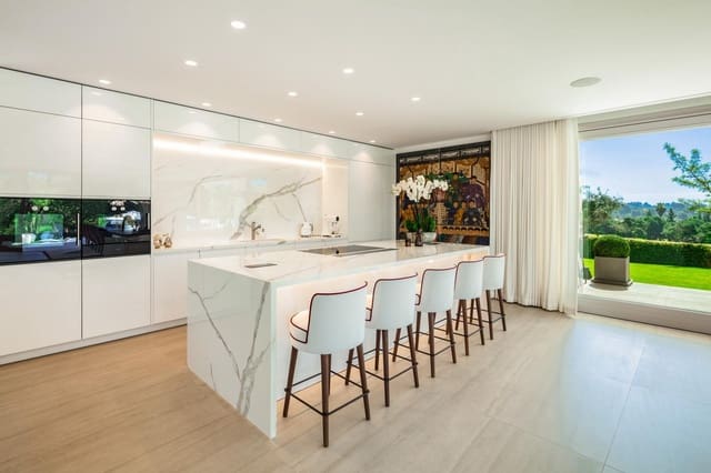 6 soverom Villa til salgs i Aloha Golf, Marbella med svømmebasseng garasje - € 10 900 000 (Ref: 9255945)