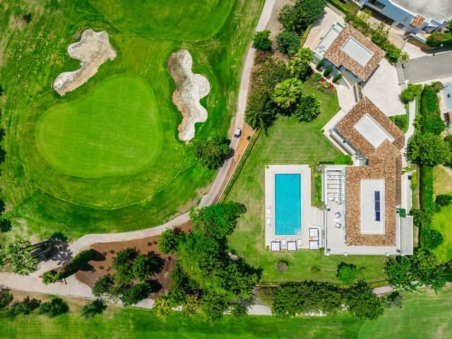 6 soverom Villa til salgs i Aloha Golf, Marbella med svømmebasseng garasje - € 10 900 000 (Ref: 9255945)