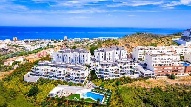 Piso de 3 habitaciones en La Duquesa / Puerto de la Duquesa, Manilva en venta con piscina garaje - 327.000 € (Ref: 9410032)