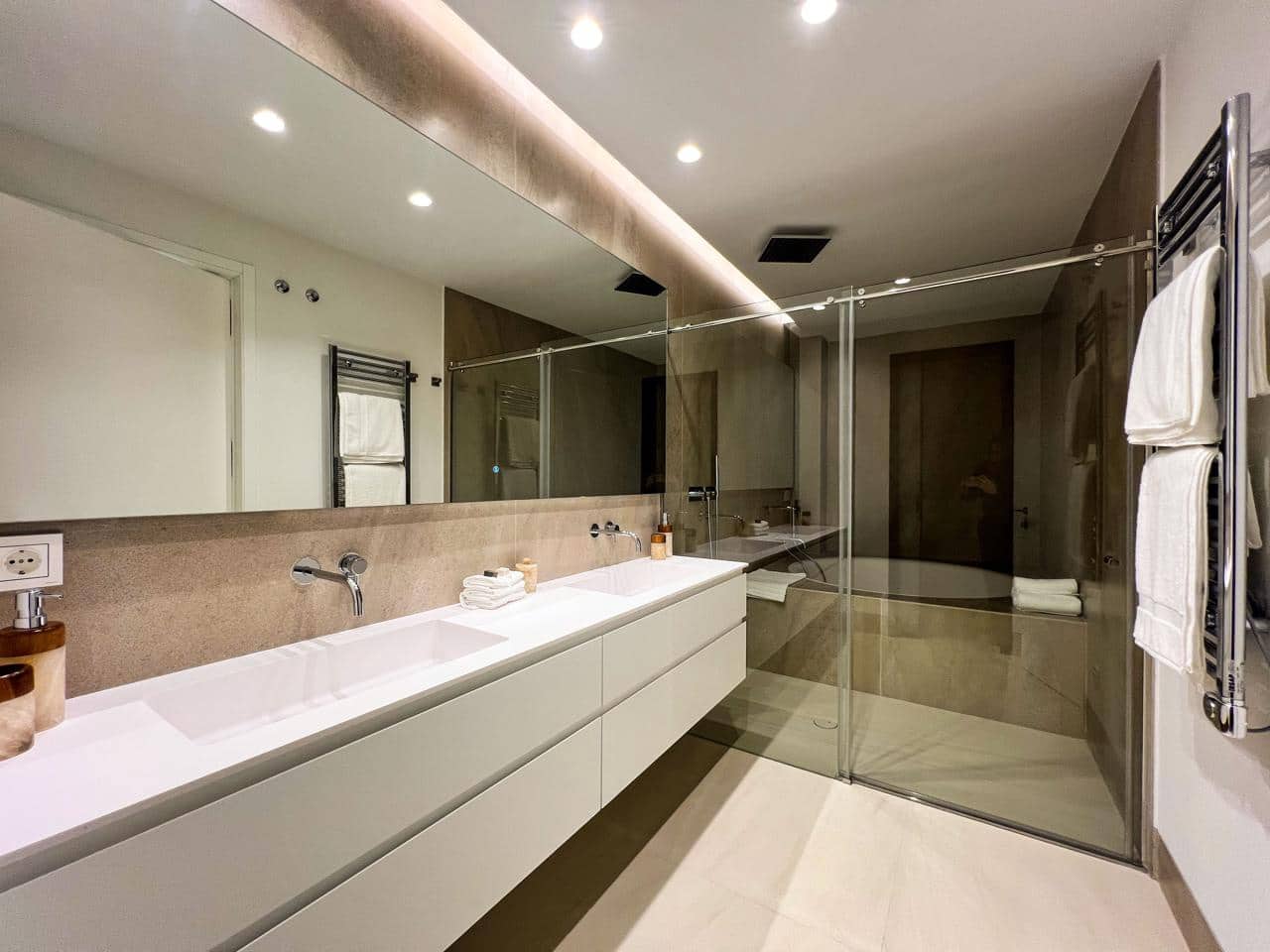 3 bedroom Flat for sale in Estepona with pool garage - € 2,950,000 (Ref: 9410292)