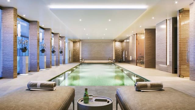 2 soverom Leilighet til salgs i Los Llanos, Estepona med svømmebasseng garasje - € 725 000 (Ref: 9412770)