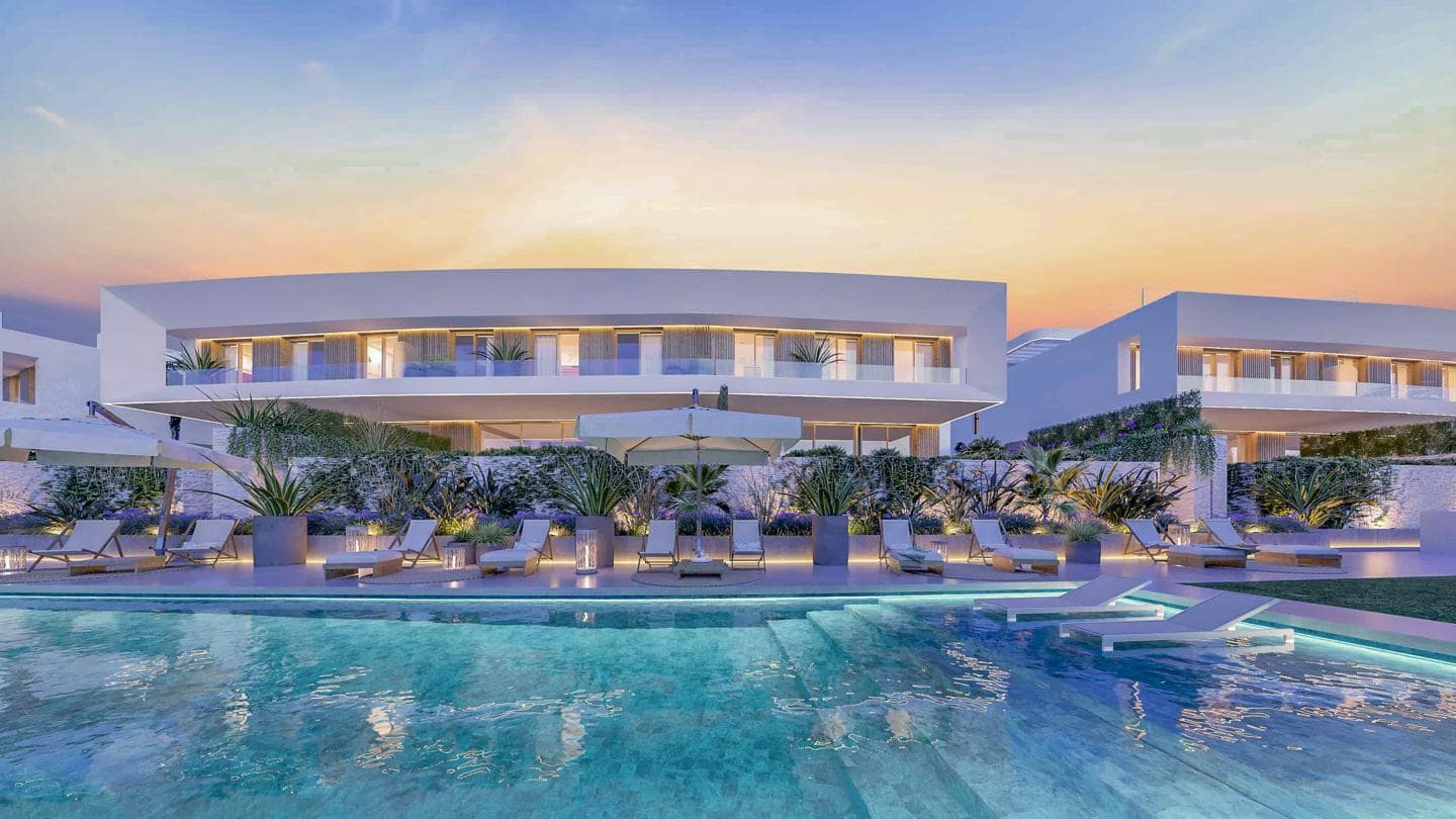 4 bedroom Villa for sale in El Paraiso with pool garage - € 1,480,000 (Ref: 9412882)