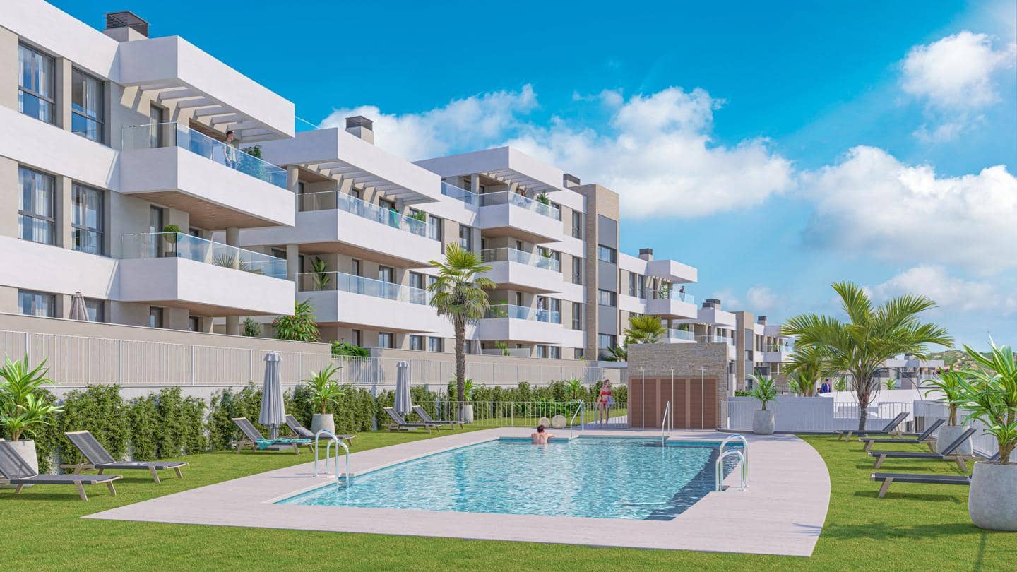 Piso de 2 habitaciones en Estepona en venta con piscina garaje - 470.000 € (Ref: 9425844)