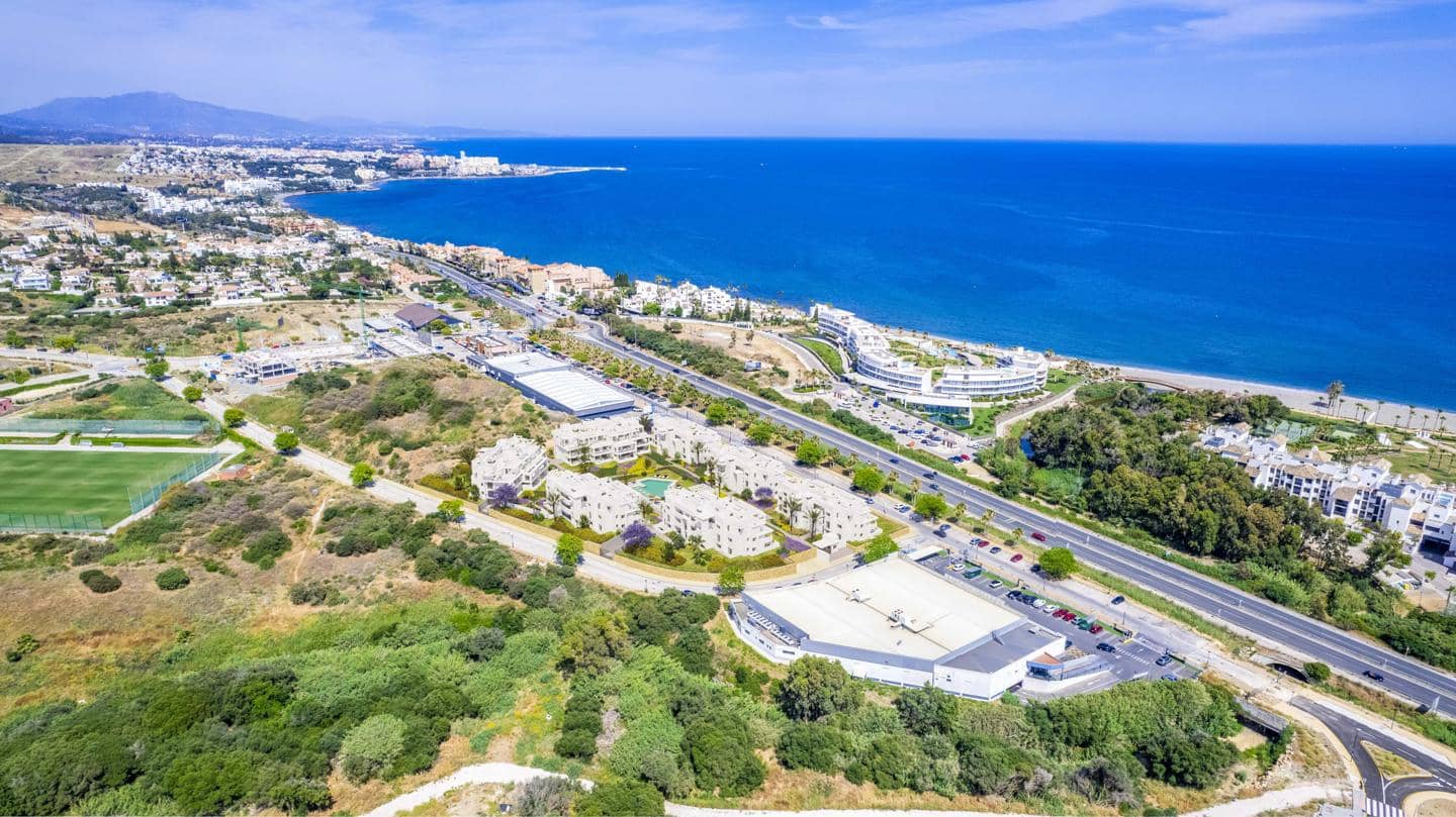 Piso de 3 habitaciones en Estepona en venta con piscina garaje - 725.000 € (Ref: 9425845)