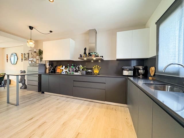 3 makuuhuone Huvila myytävänä paikassa Sotogrande Alto, San Roque mukana uima-altaan 
autotalli - 799 000 € (Ref: 9428229)