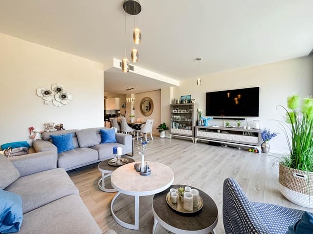 Chalet de 4 habitaciones en Sotogrande Alto, San Roque en venta con piscina garaje - 869.000 € (Ref: 9428230)