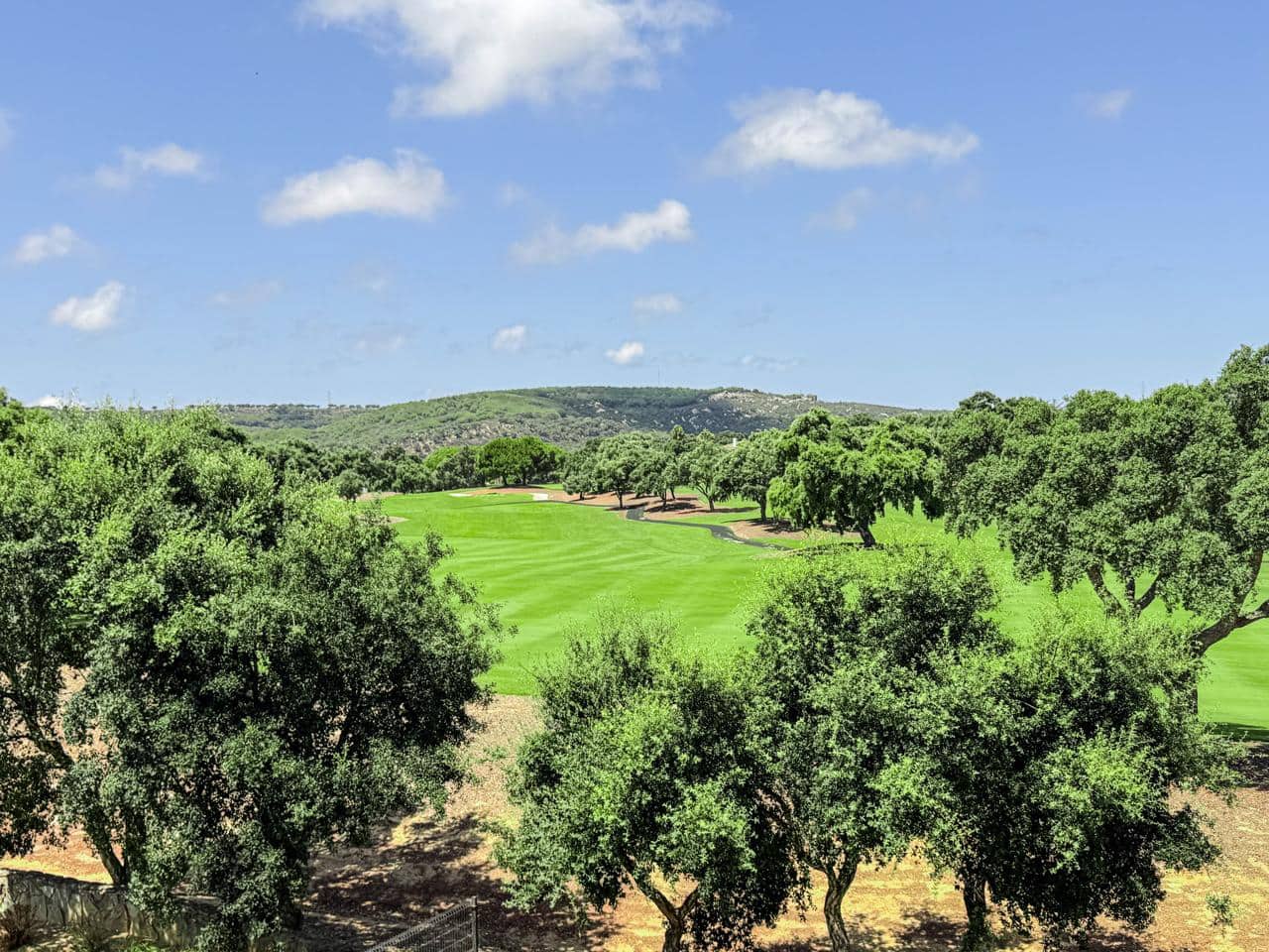 Chalet de 4 habitaciones en Sotogrande en venta con piscina garaje - 869.000 € (Ref: 9428230)