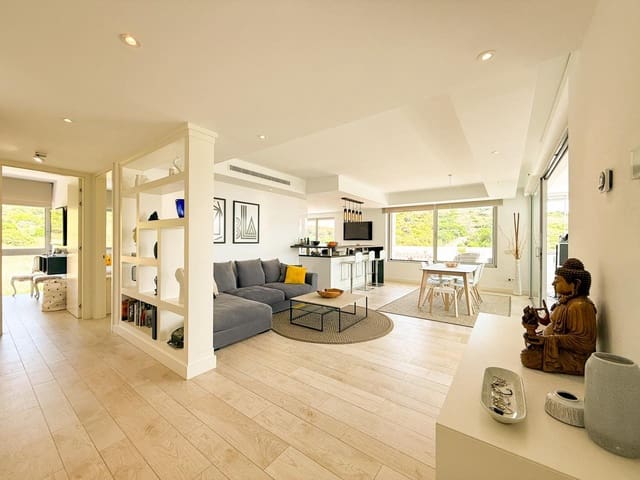 Piso de 3 habitaciones en Casares Pueblo, Casares en venta con piscina garaje - 790.000 € (Ref: 9428232)