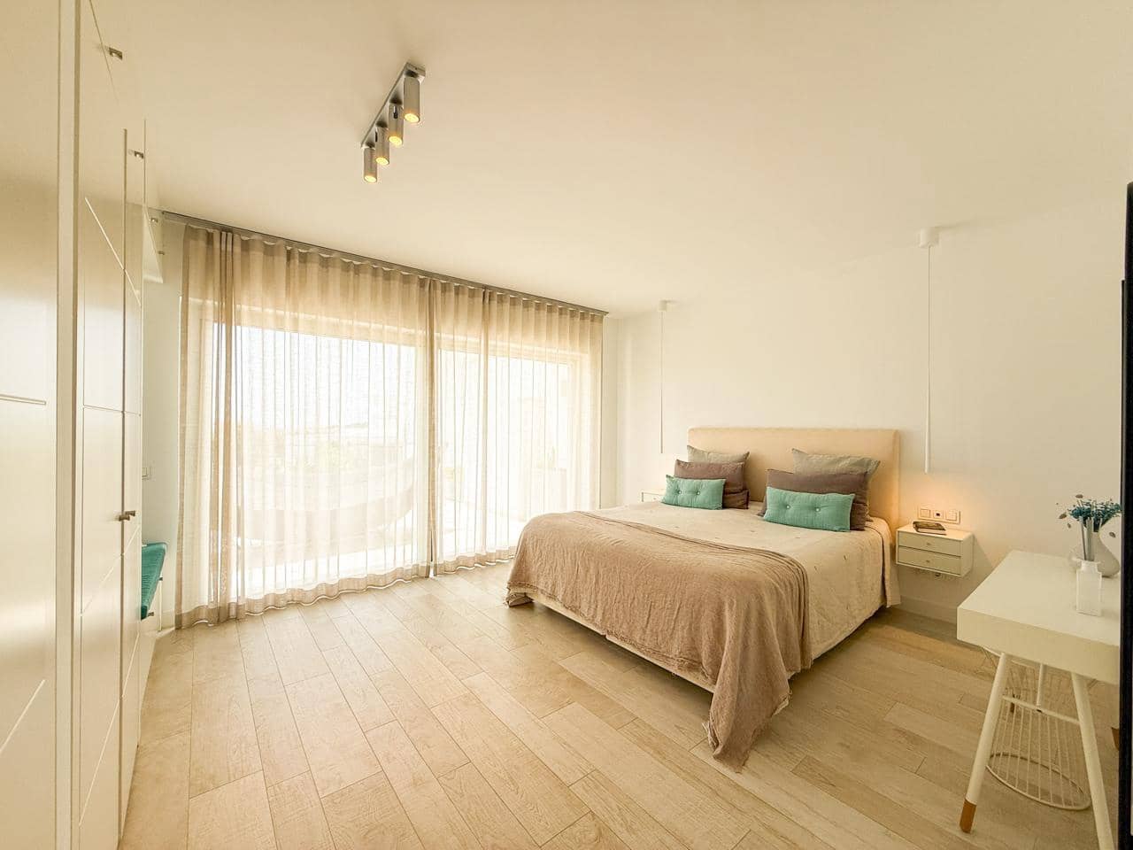 Piso de 3 habitaciones en Casares en venta con piscina garaje - 790.000 € (Ref: 9428232)