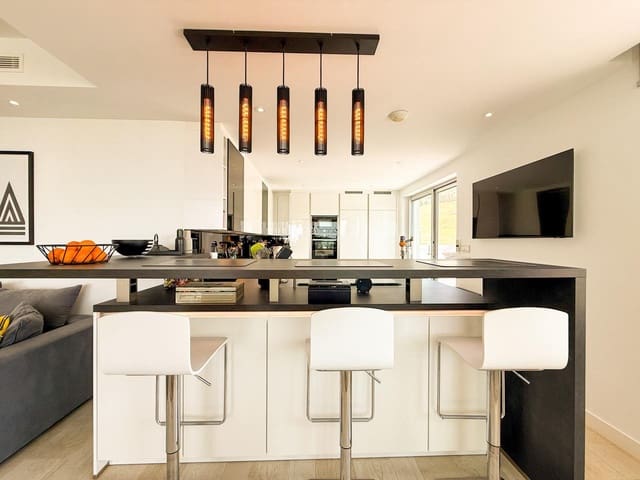 Piso de 3 habitaciones en Casares Pueblo, Casares en venta con piscina garaje - 790.000 € (Ref: 9428232)