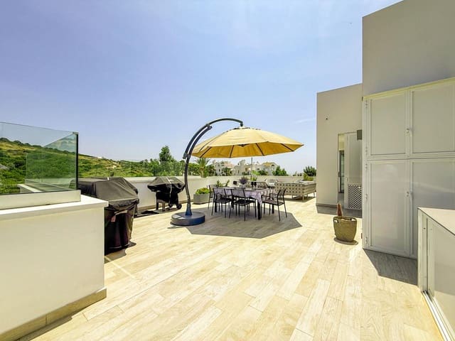 Piso de 3 habitaciones en Casares Pueblo, Casares en venta con piscina garaje - 790.000 € (Ref: 9428232)