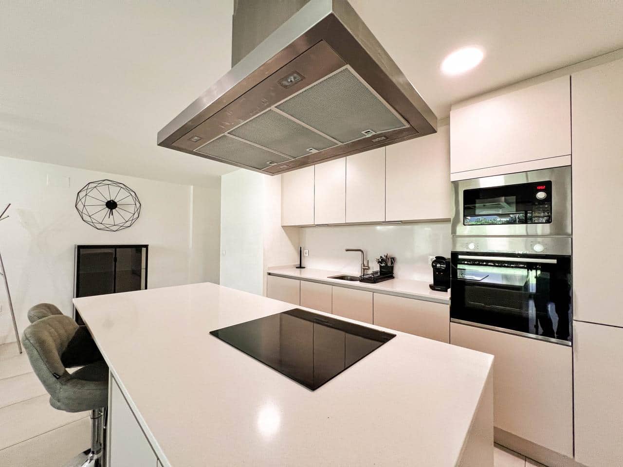 3 makuuhuone Asunto myytävänä paikassa New Golden Mile mukana uima-altaan 
autotalli - 530 000 € (Ref: 9428755)