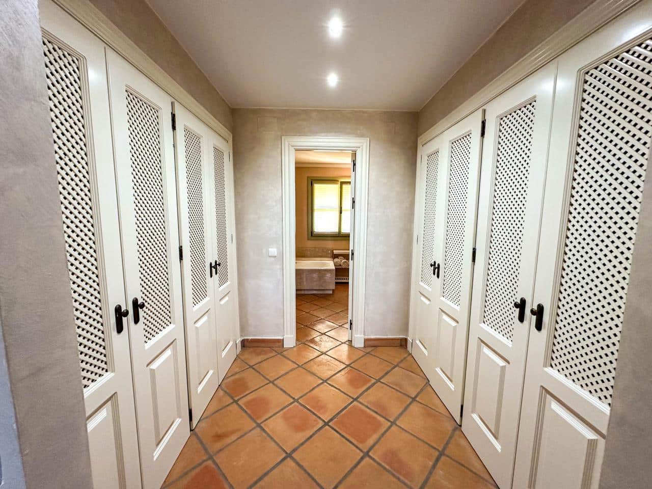 3 bedroom Villa for sale in Sotogrande with pool garage - € 790,000 (Ref: 9432663)