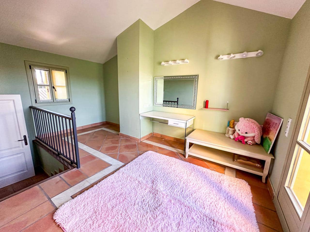 3 bedroom Villa for sale in Sotogrande with pool garage - € 790,000 (Ref: 9432663)