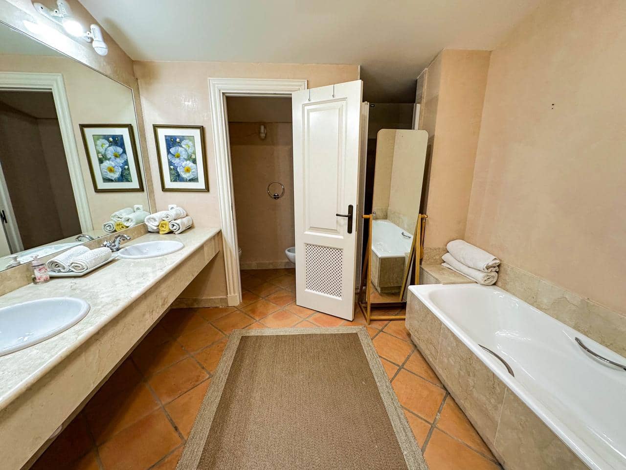 3 bedroom Villa for sale in Sotogrande with pool garage - € 790,000 (Ref: 9432663)