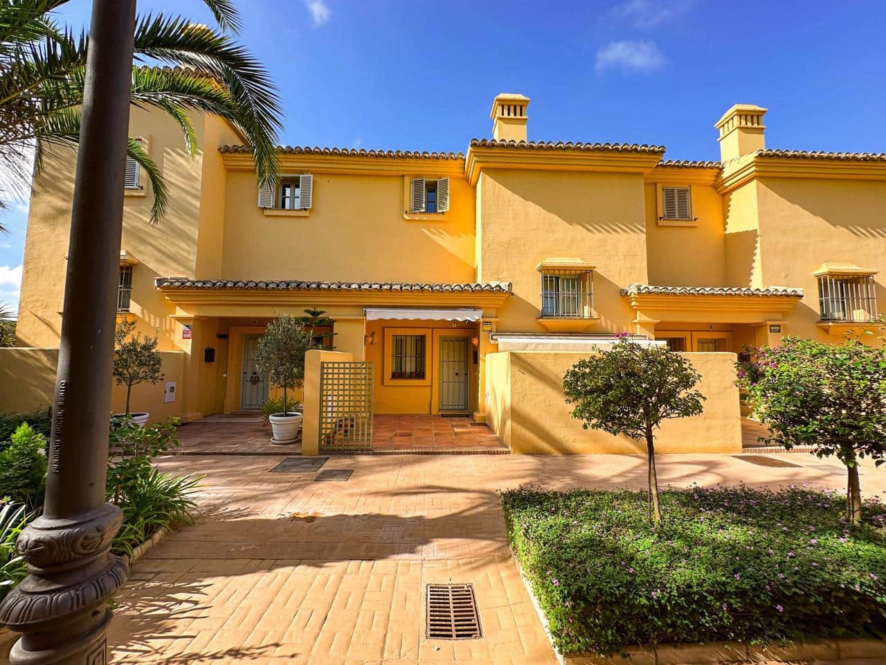 3 bedroom Villa for sale in Sotogrande with pool garage - € 790,000 (Ref: 9432663)