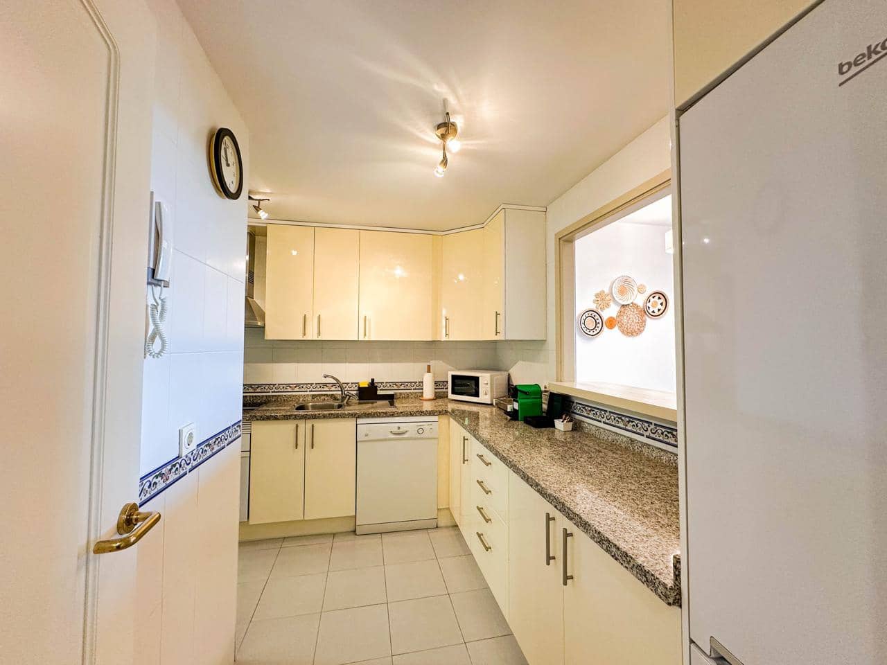 Piso de 2 habitaciones en Manilva en venta con piscina garaje - 334.000 € (Ref: 9432664)