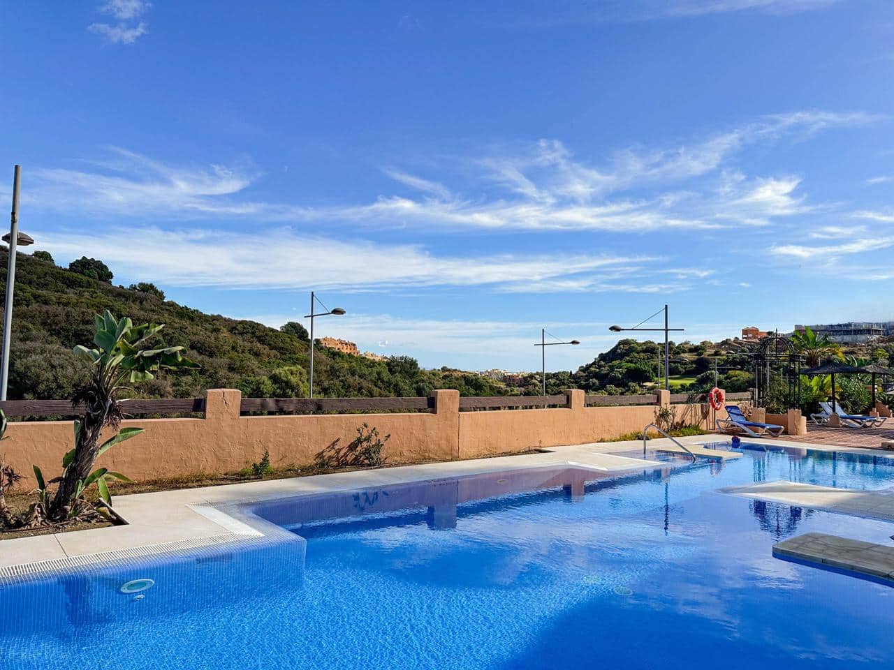 Piso de 2 habitaciones en Manilva en venta con piscina garaje - 334.000 € (Ref: 9432664)