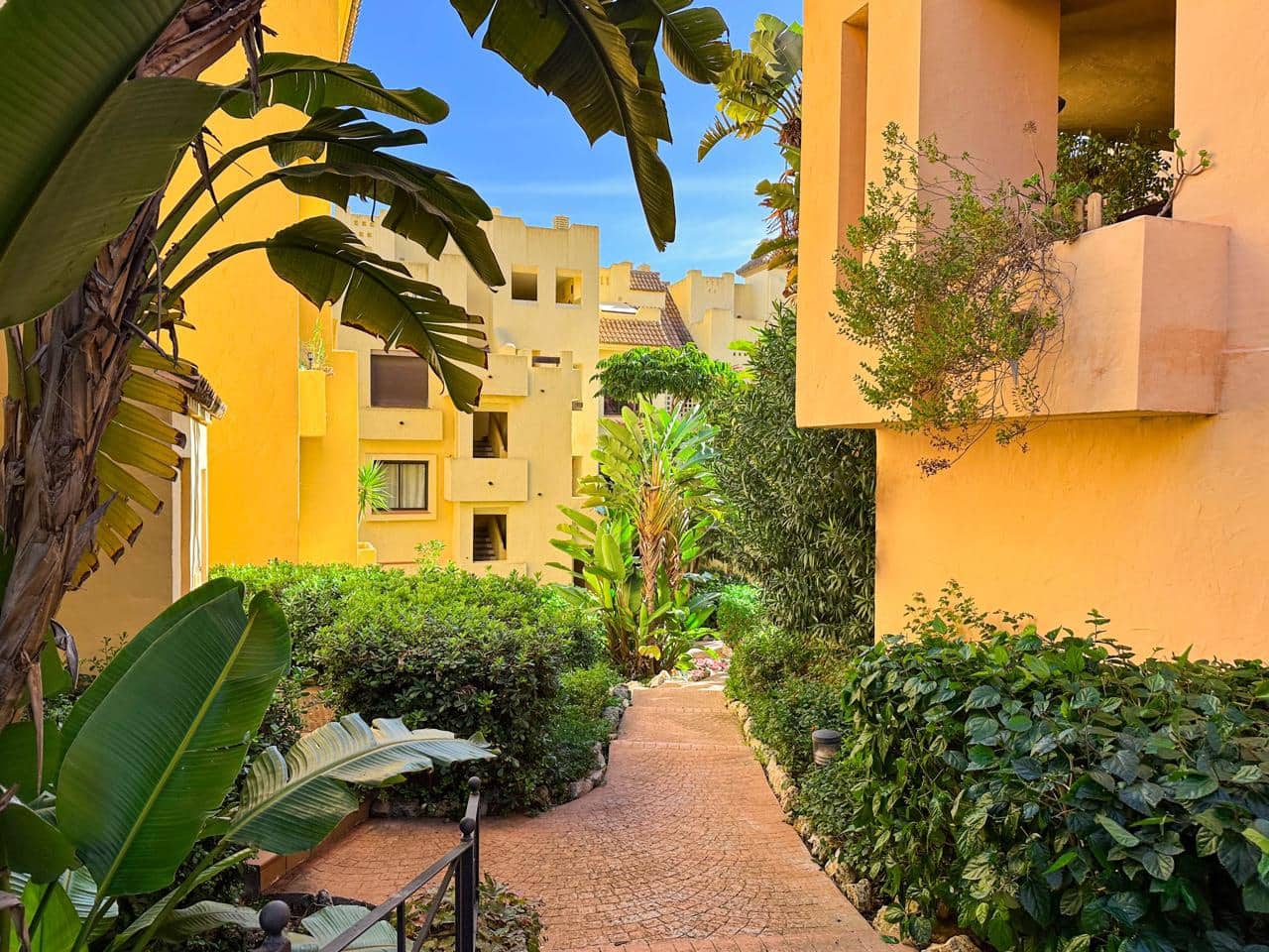 Piso de 2 habitaciones en Manilva en venta con piscina garaje - 334.000 € (Ref: 9432664)