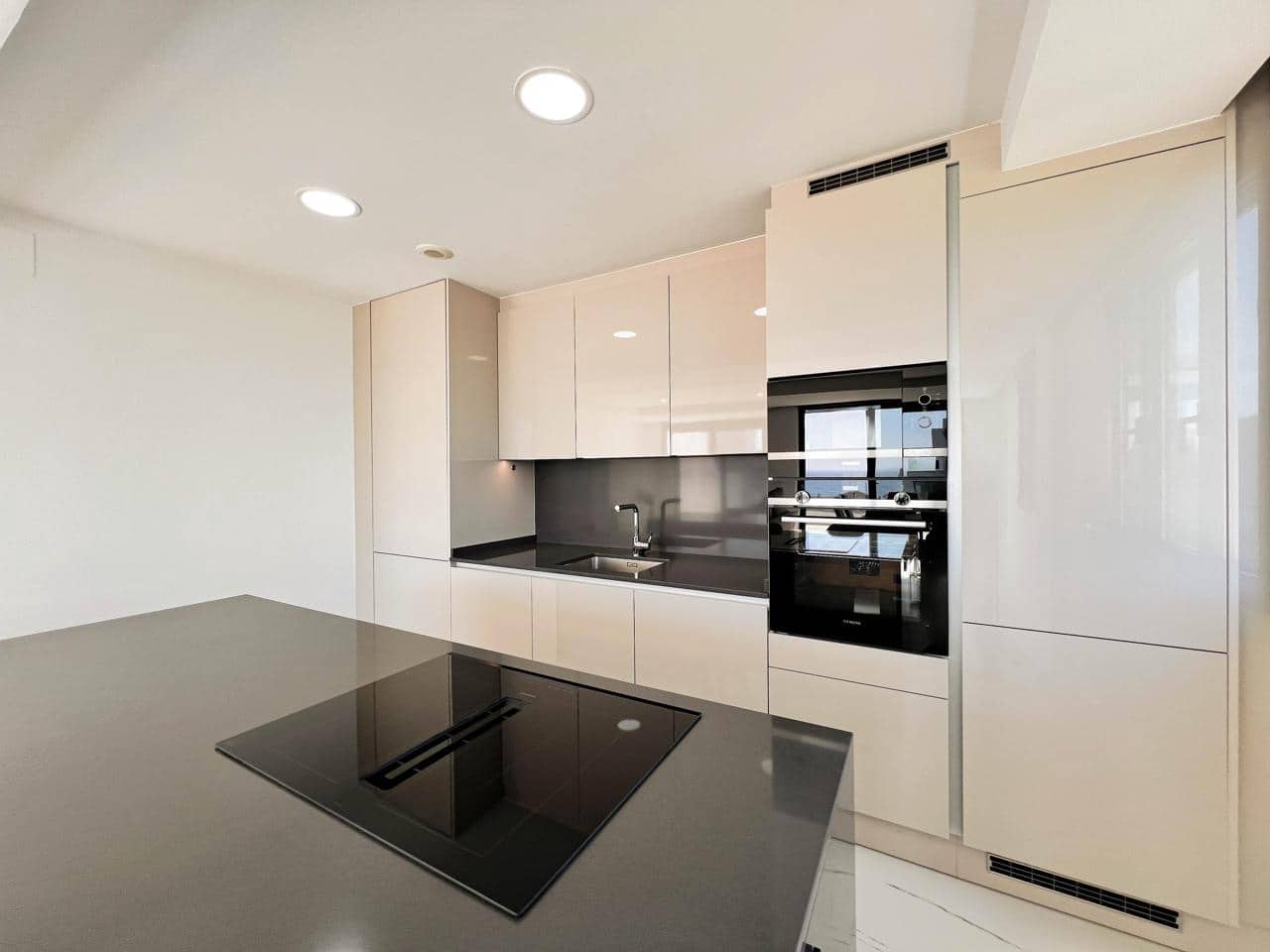 3 sypialnia Mieszkanie na sprzedaż w Casares z basenem garażem - 575 000 € (Ref: 9432667)