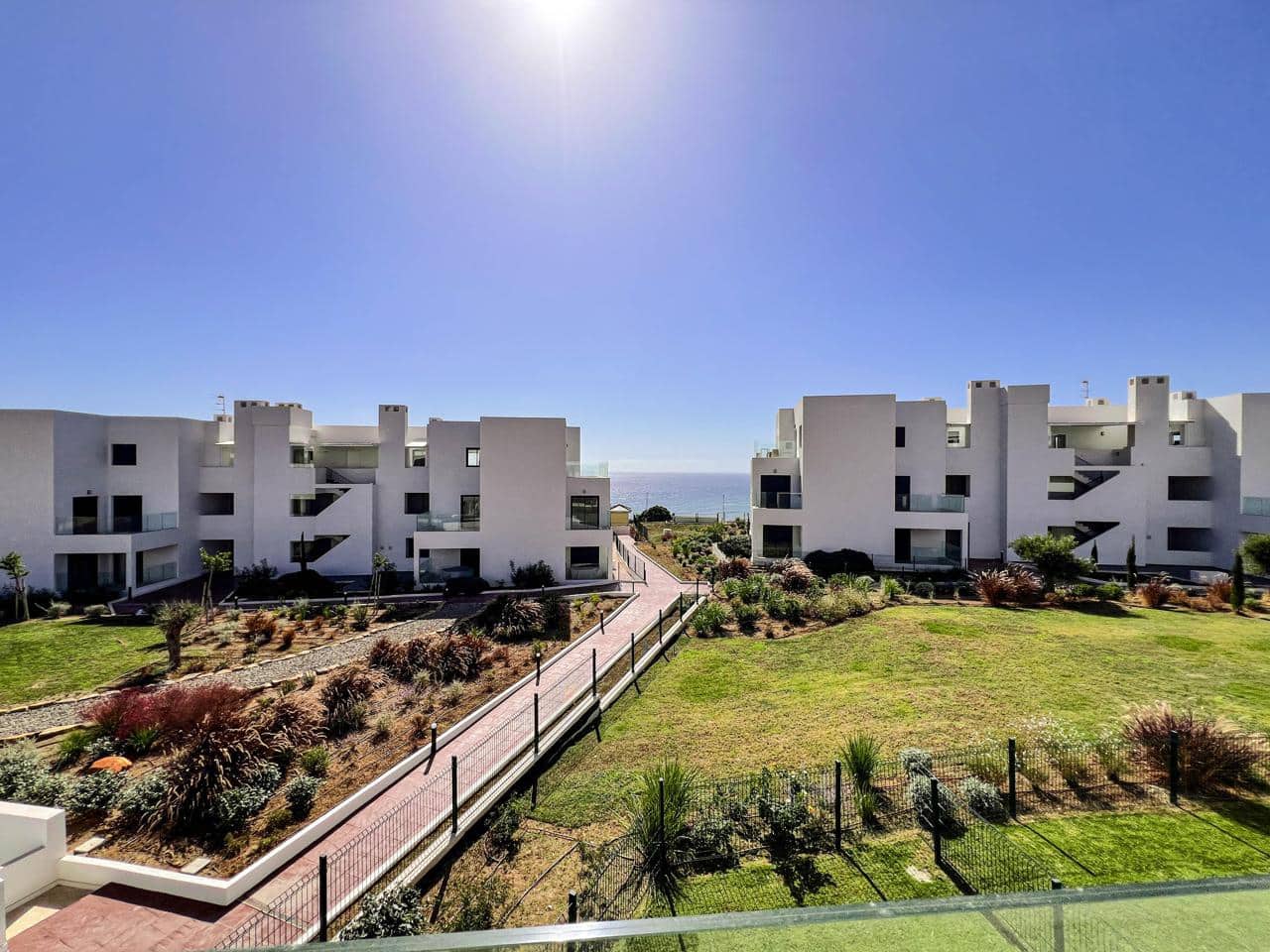 3 sypialnia Mieszkanie na sprzedaż w Casares z basenem garażem - 575 000 € (Ref: 9432667)