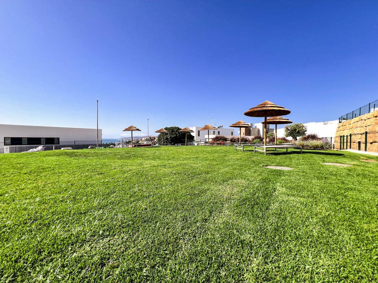 3 sypialnia Mieszkanie na sprzedaż w Casares z basenem garażem - 575 000 € (Ref: 9432667)