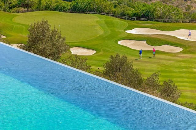 4 makuuhuone Huvila myytävänä paikassa Casares Golf - Casares del Sol, Casares mukana uima-altaan 
autotalli - 6 300 000 € (Ref: 9438777)