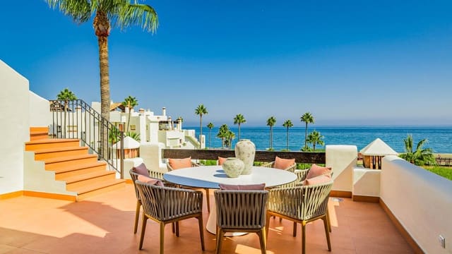 Piso de 3 habitaciones en El Velerín, Estepona en venta con piscina garaje - 2.995.000 € (Ref: 9443979)