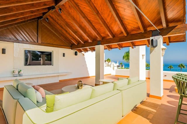 Piso de 3 habitaciones en El Velerín, Estepona en venta con piscina garaje - 2.995.000 € (Ref: 9443979)